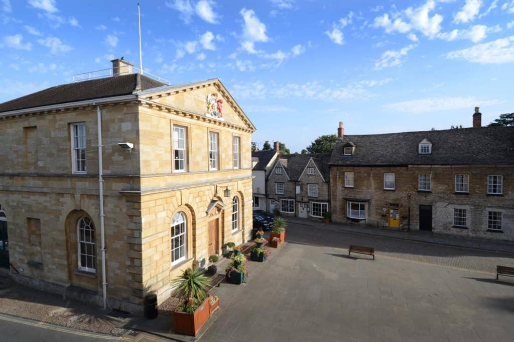 Oxfordshire Living - The Spencer Apartment - 우드스톡 외부 사진